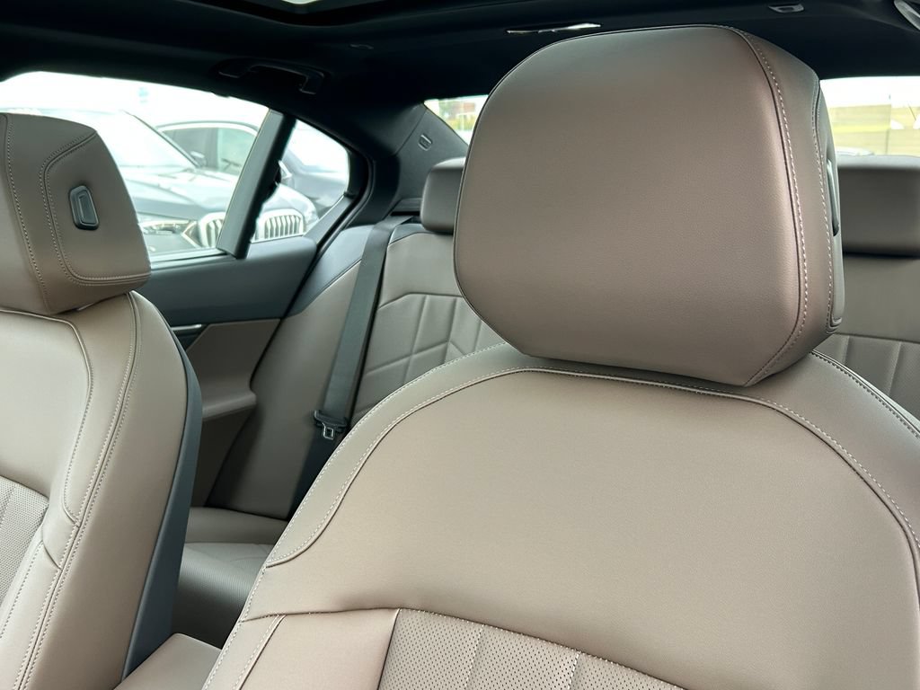 New 2027 BMW 550e xDrive w/ Executive Package AWD/4WD image 14