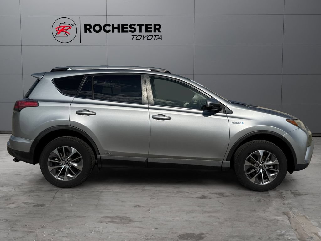 Used 2018 Toyota RAV4 LE AWD/4WD image 6