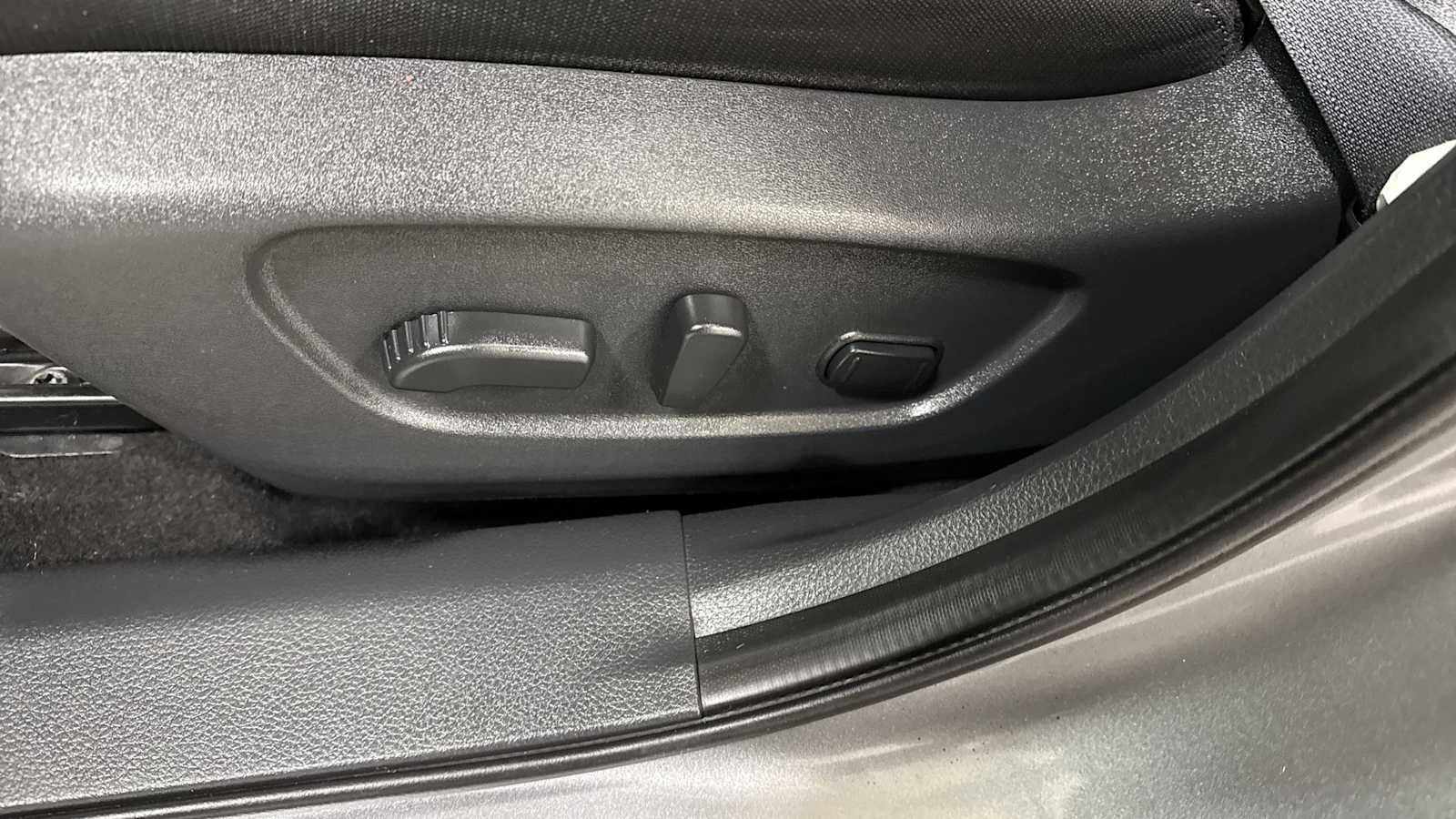 Used 2017 Nissan Rogue SV image 14