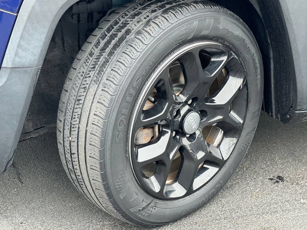 Used 2016 Jeep Renegade Latitude w/ Cold Weather Group FWD image 9