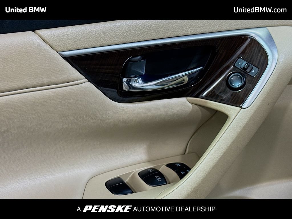 Used 2014 Nissan Altima 2.5 SL w/ Moonroof Package FWD image 3