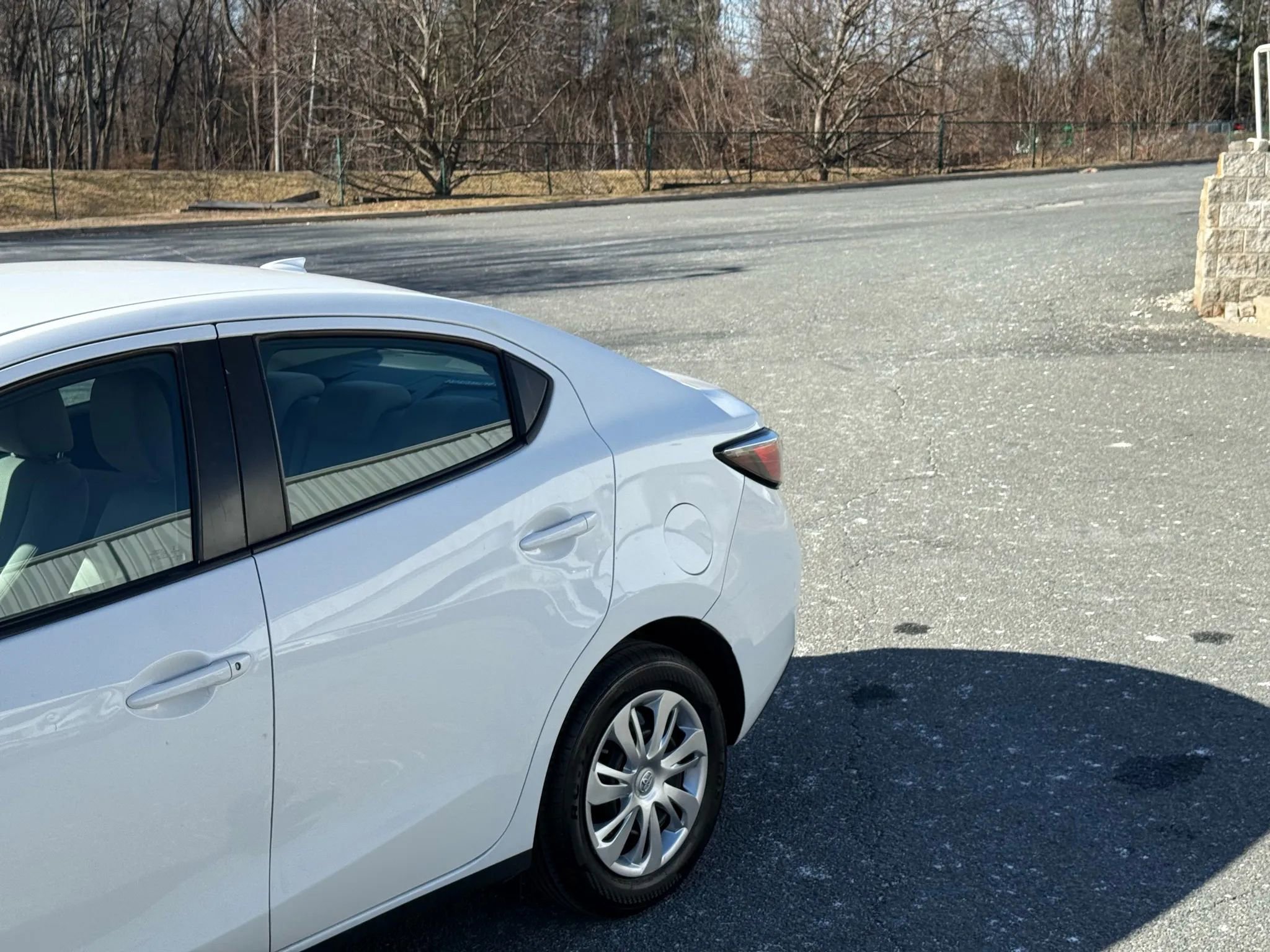 Used 2019 Toyota Yaris L image 3