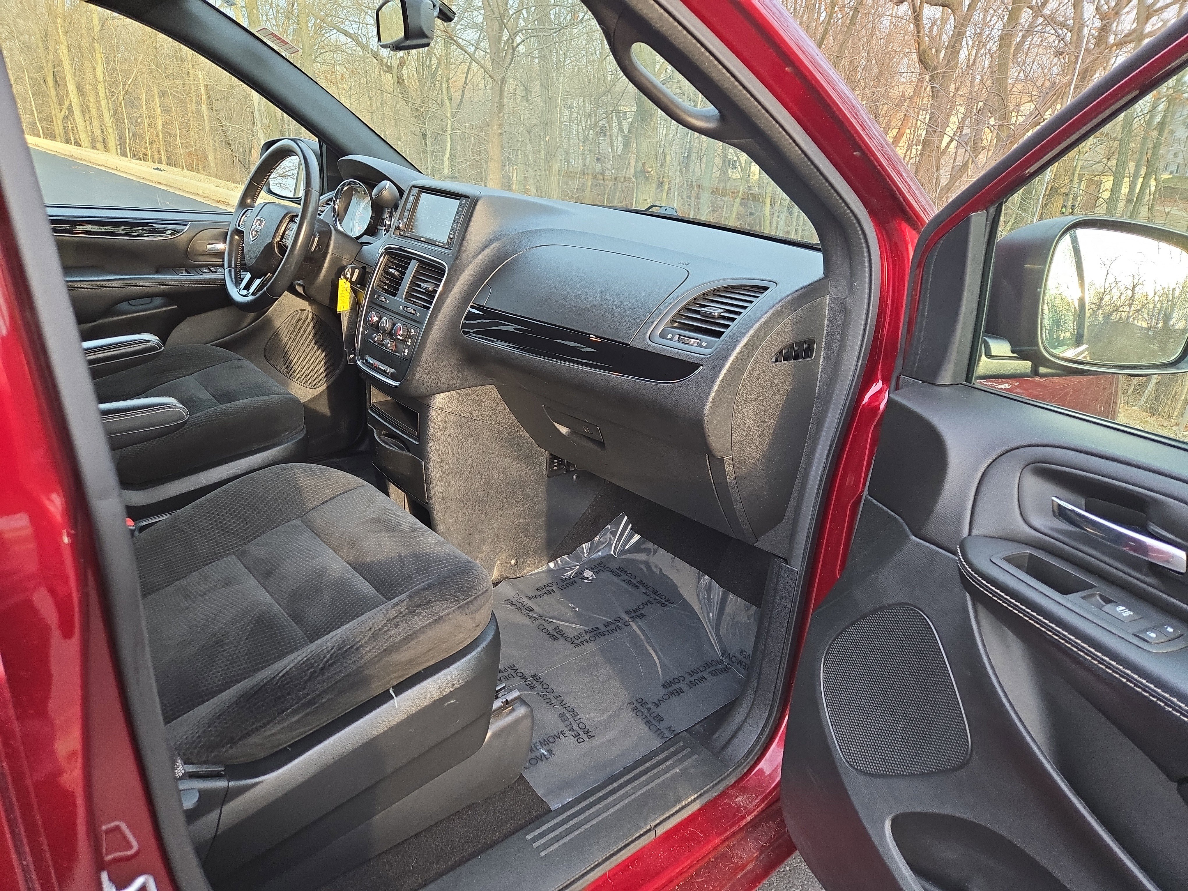 Used 2017 Dodge Grand Caravan SE image 21