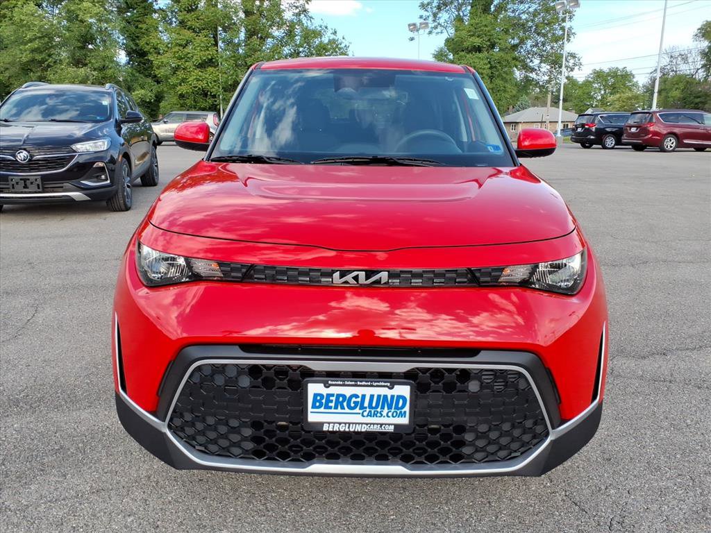 Used 2025 Kia Soul LX w/ LX Technology Package FWD image 9