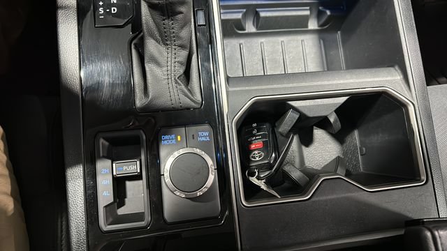 Used 2022 Toyota Tundra SR5 AWD/4WD image 22
