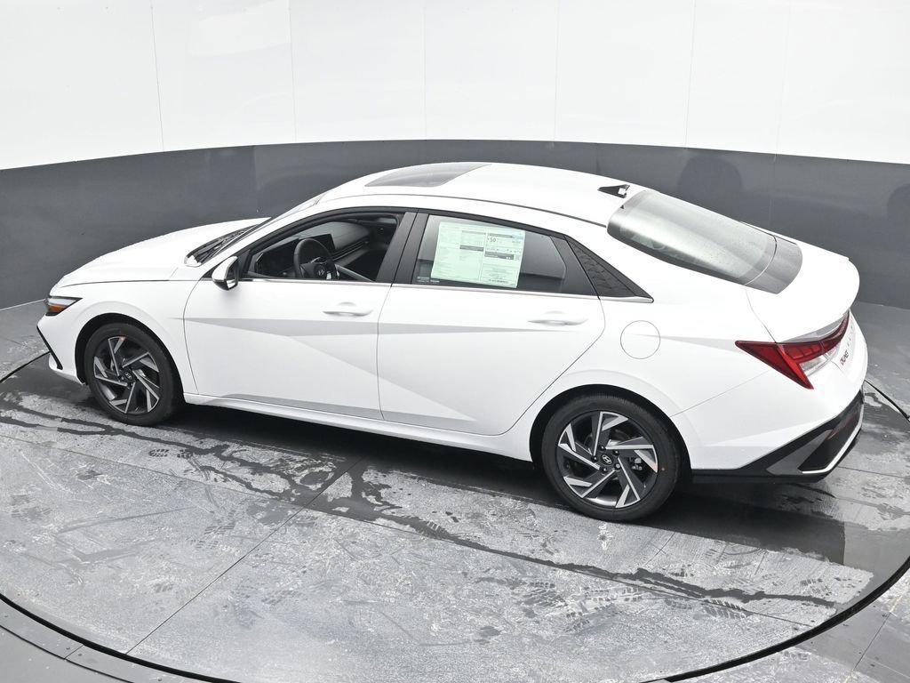 Used 2025 Hyundai Elantra Limited FWD image 45