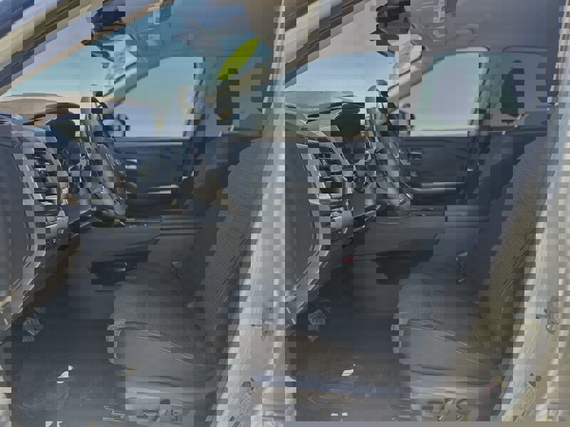 Used 2023 Nissan Rogue SV image 3