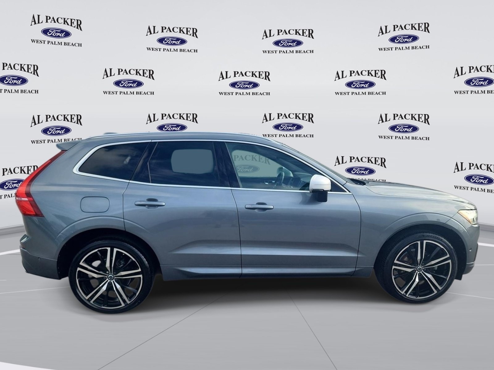 Used 2018 Volvo XC60 T5 R-Design w/ Convenience Package AWD/4WD image 7