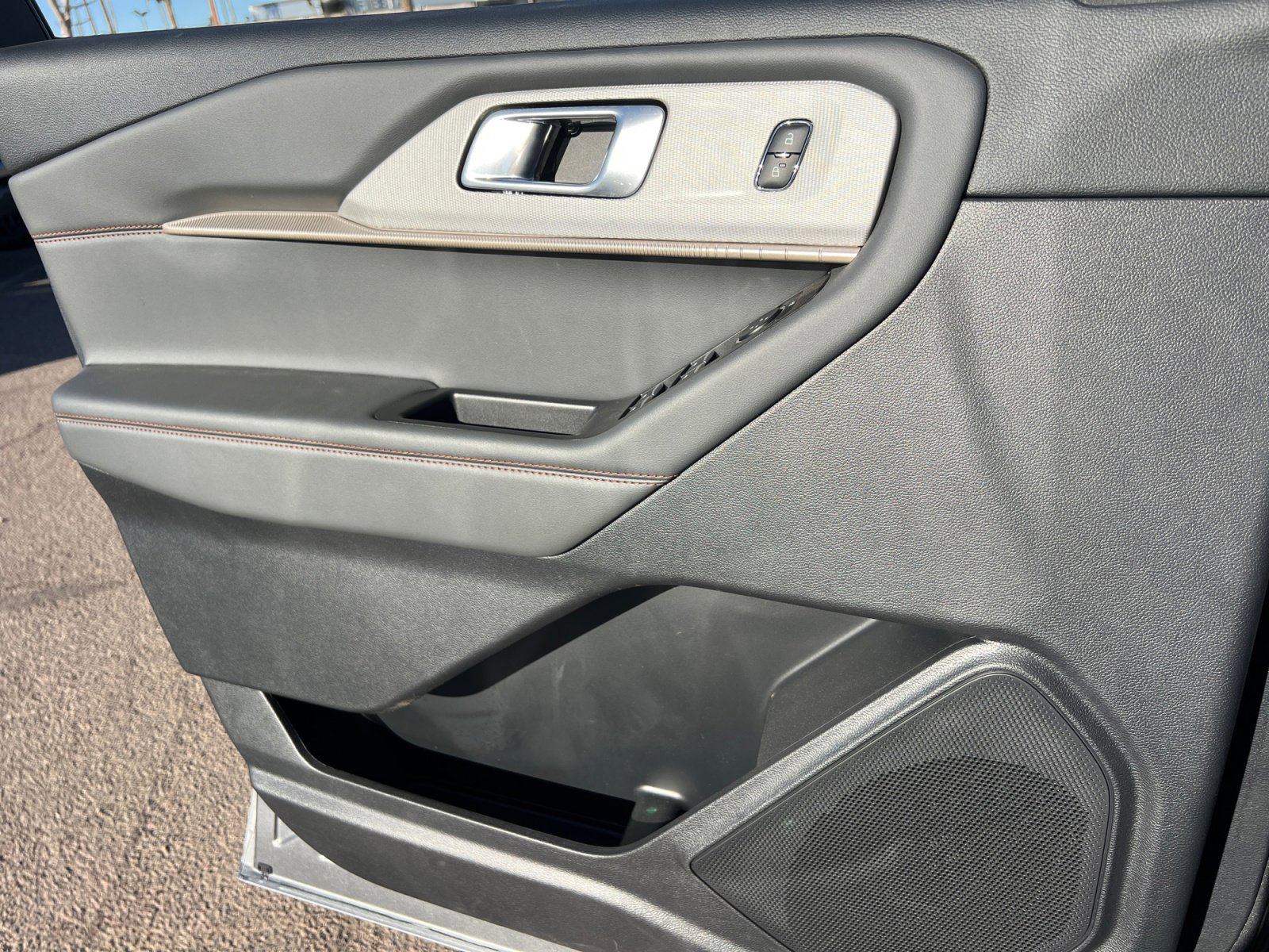 Certified 2025 Ford Explorer Active image 13