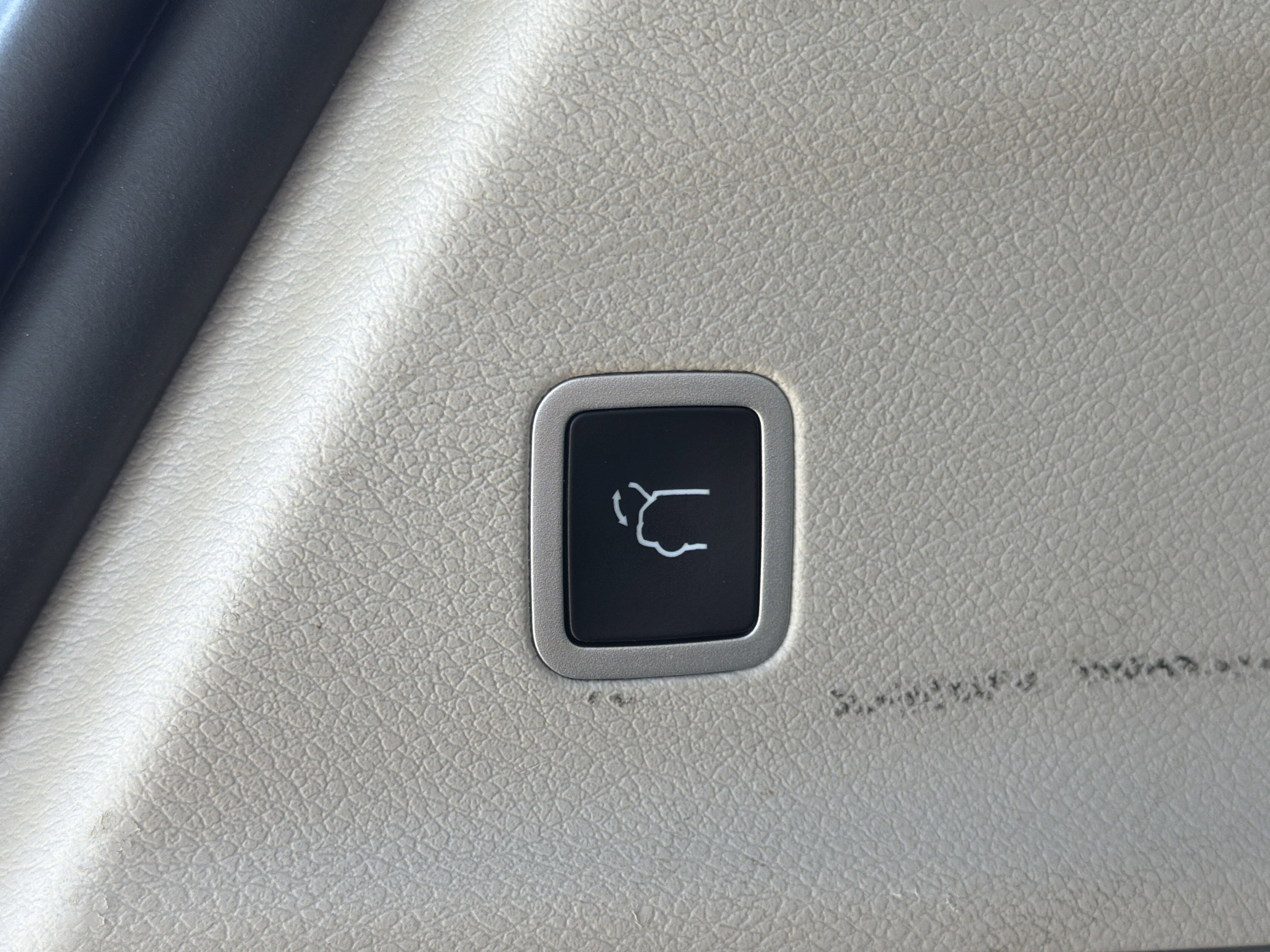 Used 2024 Chrysler Pacifica Touring-L FWD image 26