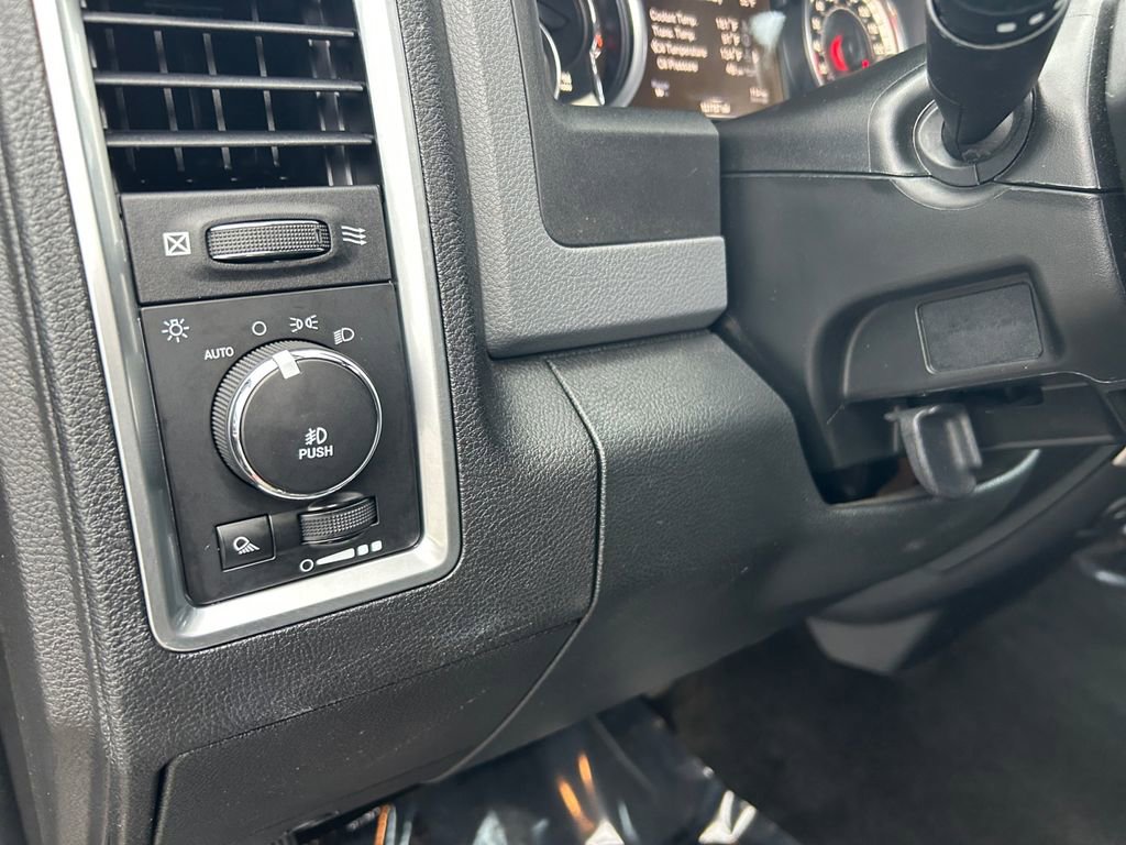 Used 2016 RAM 1500 Classic SLT w/ SLT Plus D￩cor Group image 21