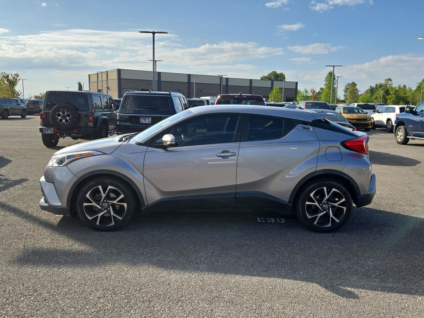 Used 2018 Toyota C-HR XLE FWD image 4