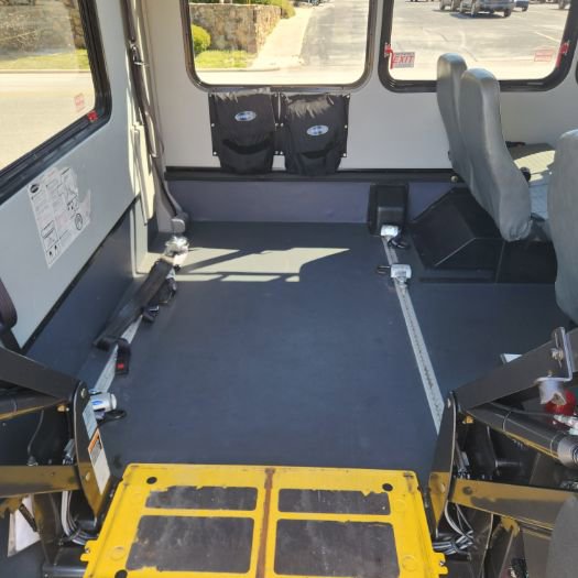 Used 2016 Ford E-350 and Econoline 350 Super Duty RWD image 4