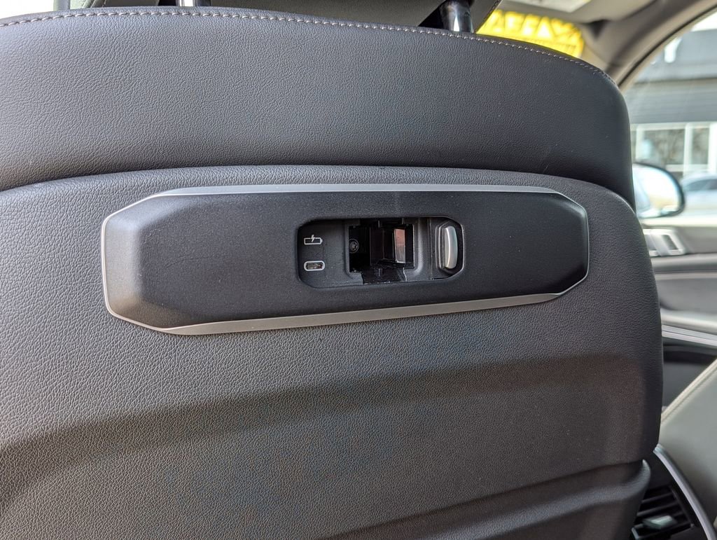 Used 2026 BMW X5 M60i image 34