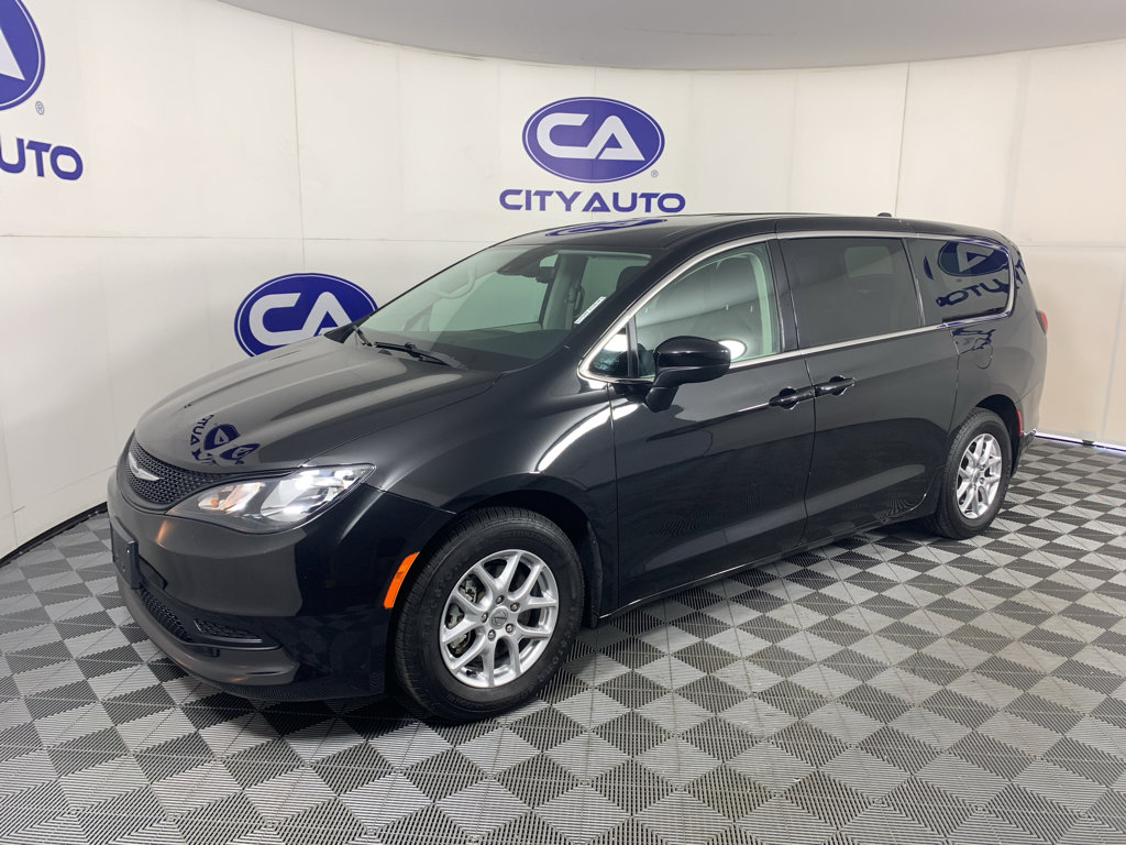 Used 2023 Chrysler Voyager LX FWD image 7