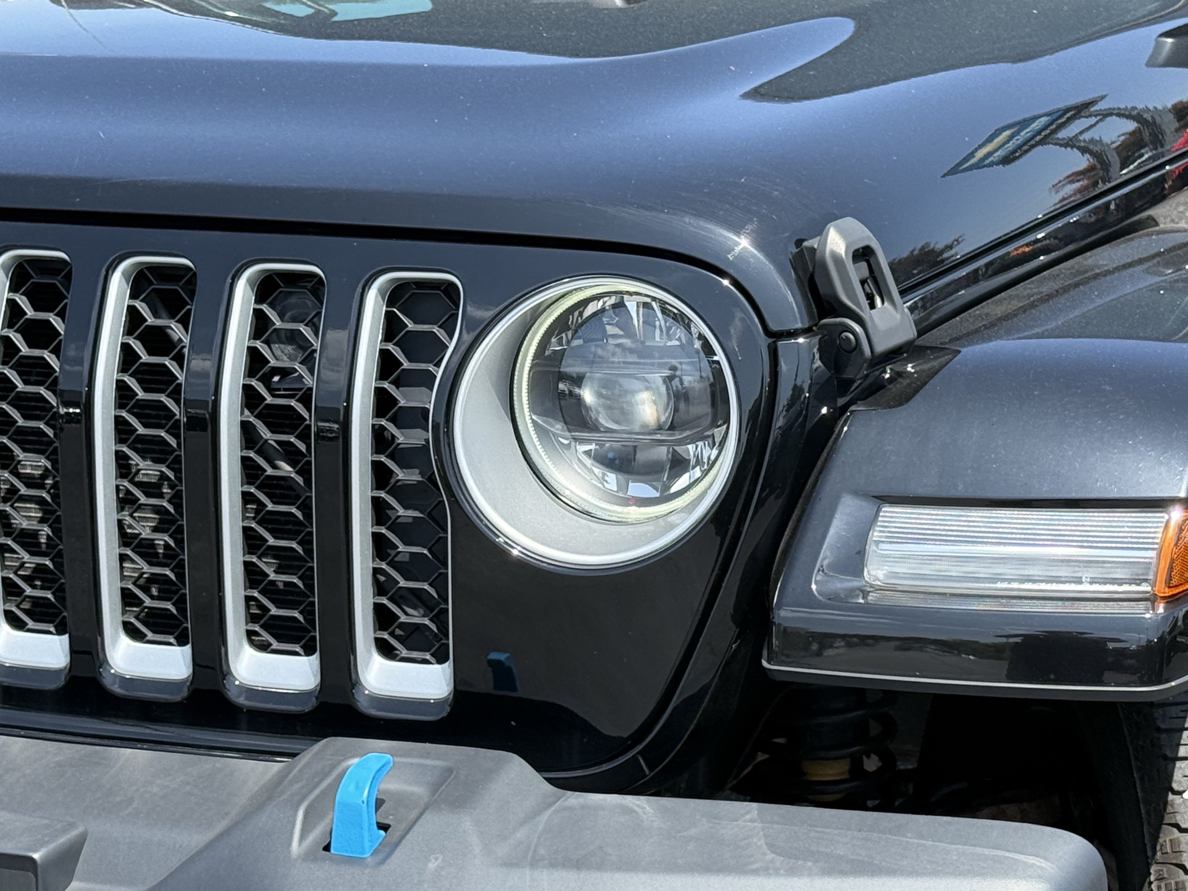 Used 2023 Jeep Wrangler Unlimited Sahara w/ Cold Weather Group AWD/4WD image 9