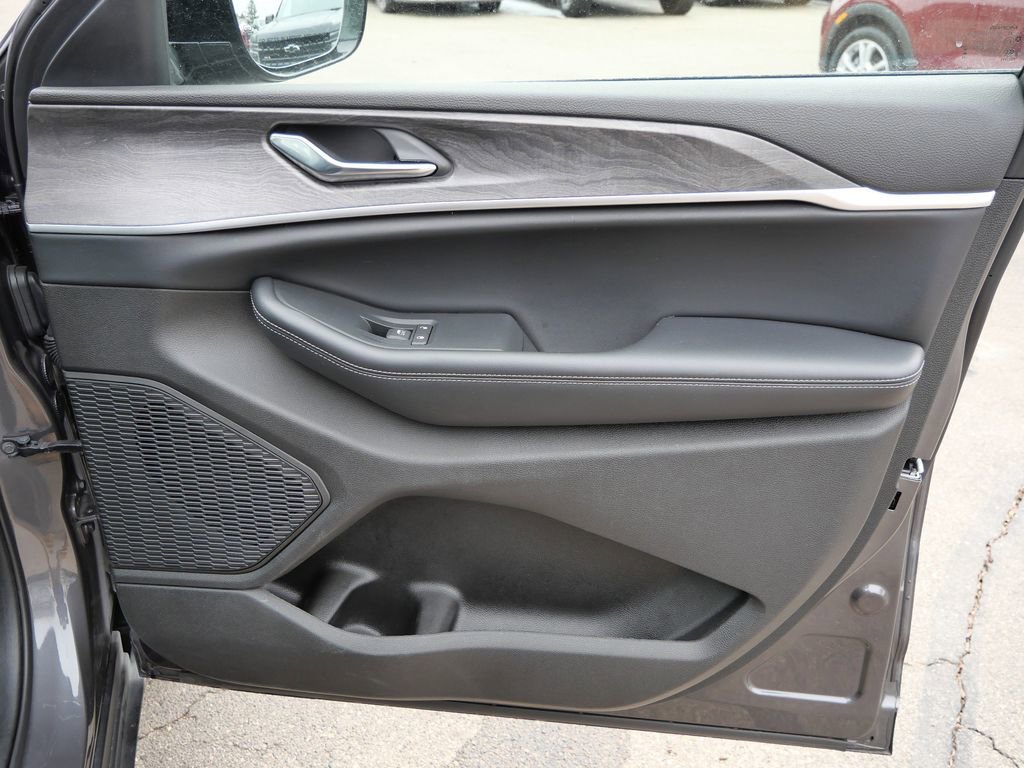 Used 2024 Jeep Grand Cherokee L Limited w/ Luxury Tech Group II image 13