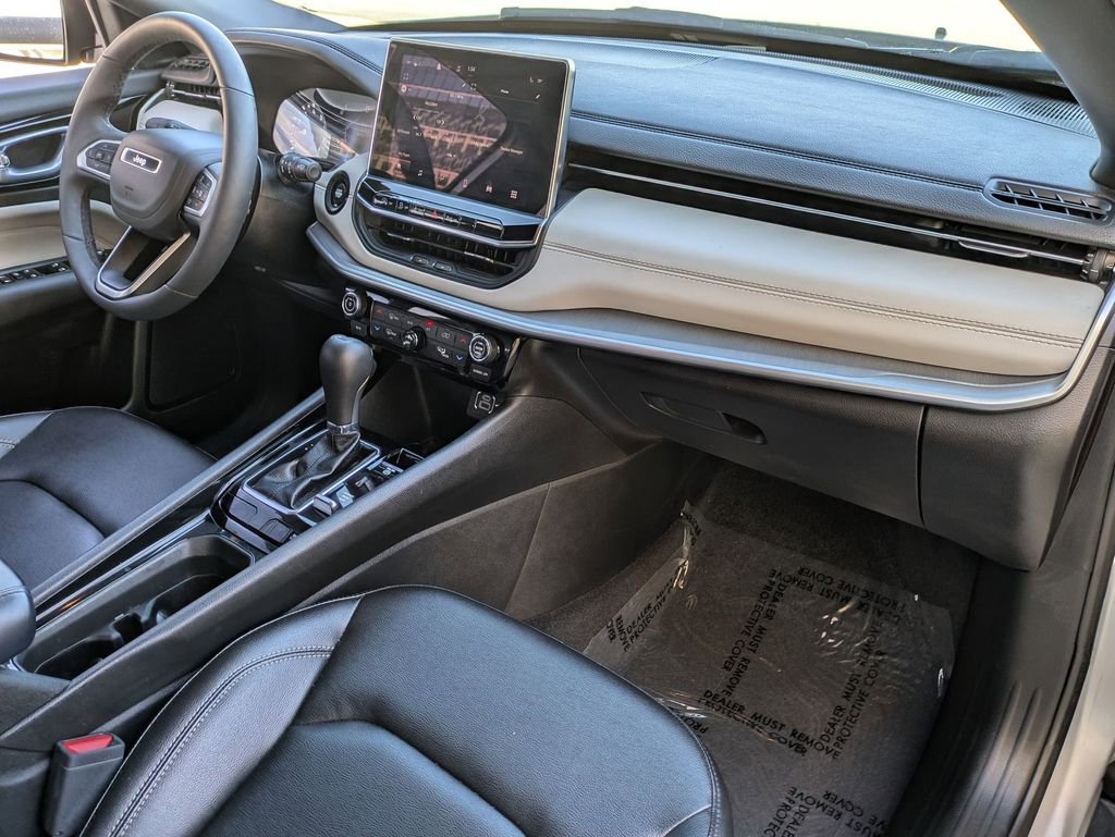 Used 2025 Jeep Compass Limited image 29