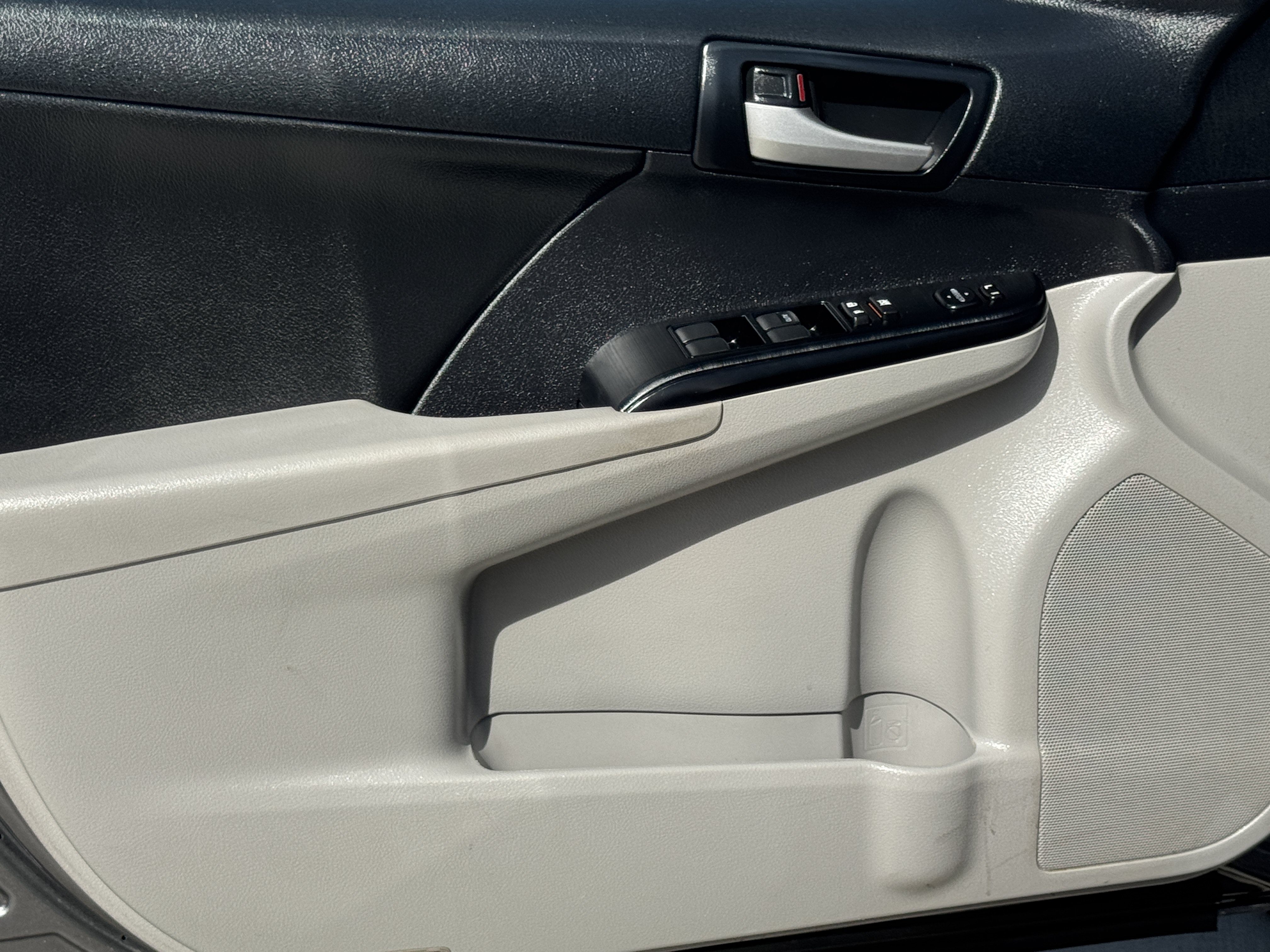Used 2014 Toyota Camry LE FWD image 19