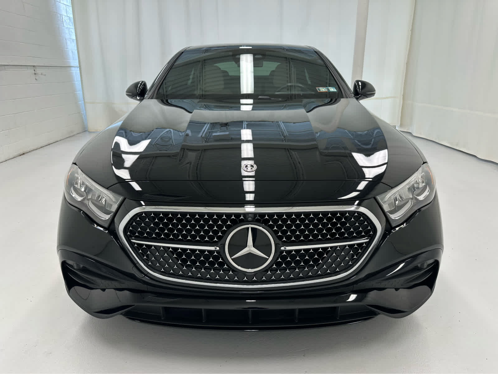 Used 2025 Mercedes-Benz E 350 4MATIC Sedan image 2