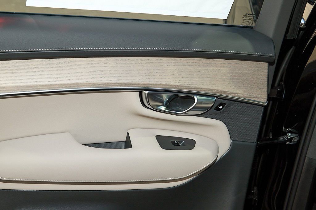 New 2026 Volvo XC90 B6 Plus w/ Protection Package image 19