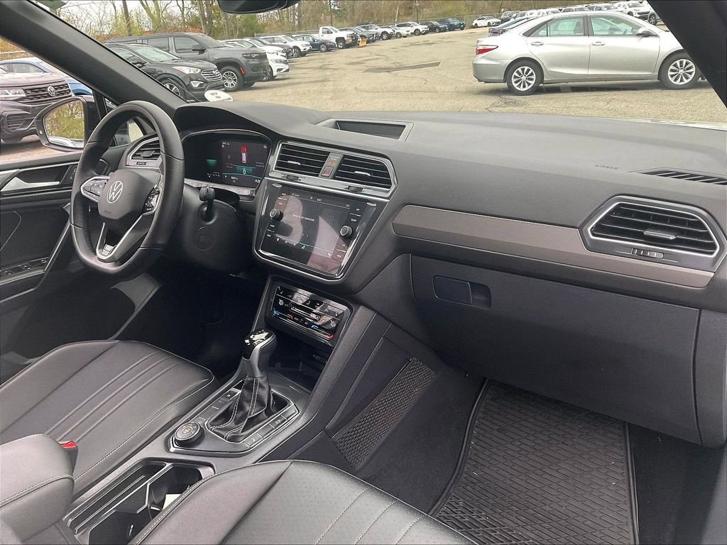 Used 2023 Volkswagen Tiguan SE R-Line AWD/4WD image 14