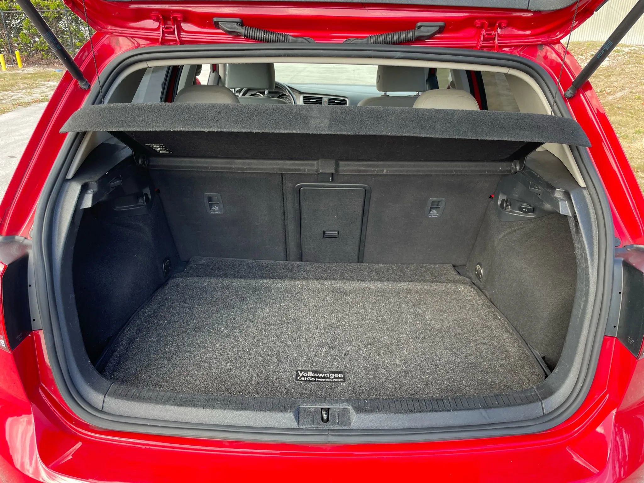 Used 2016 Volkswagen Golf S image 31