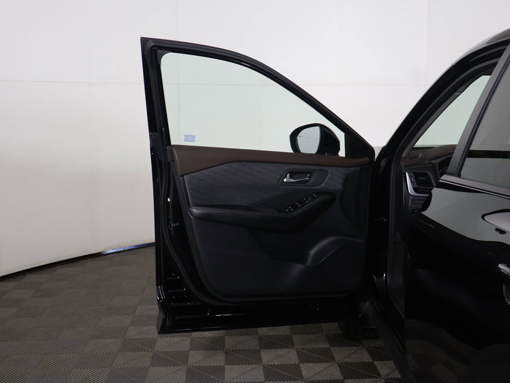 Used 2023 Nissan Rogue SV AWD/4WD image 16