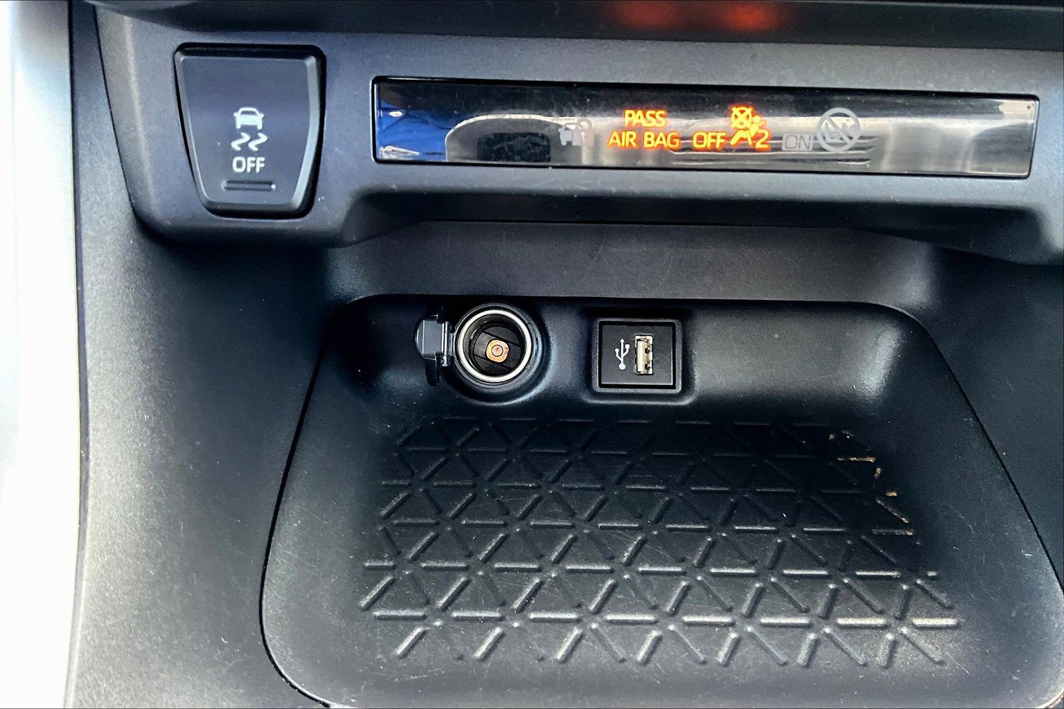 Used 2024 Toyota RAV4 XLE image 25