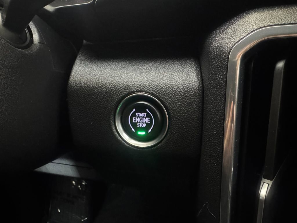Certified 2025 GMC Acadia Elevation FWD image 13