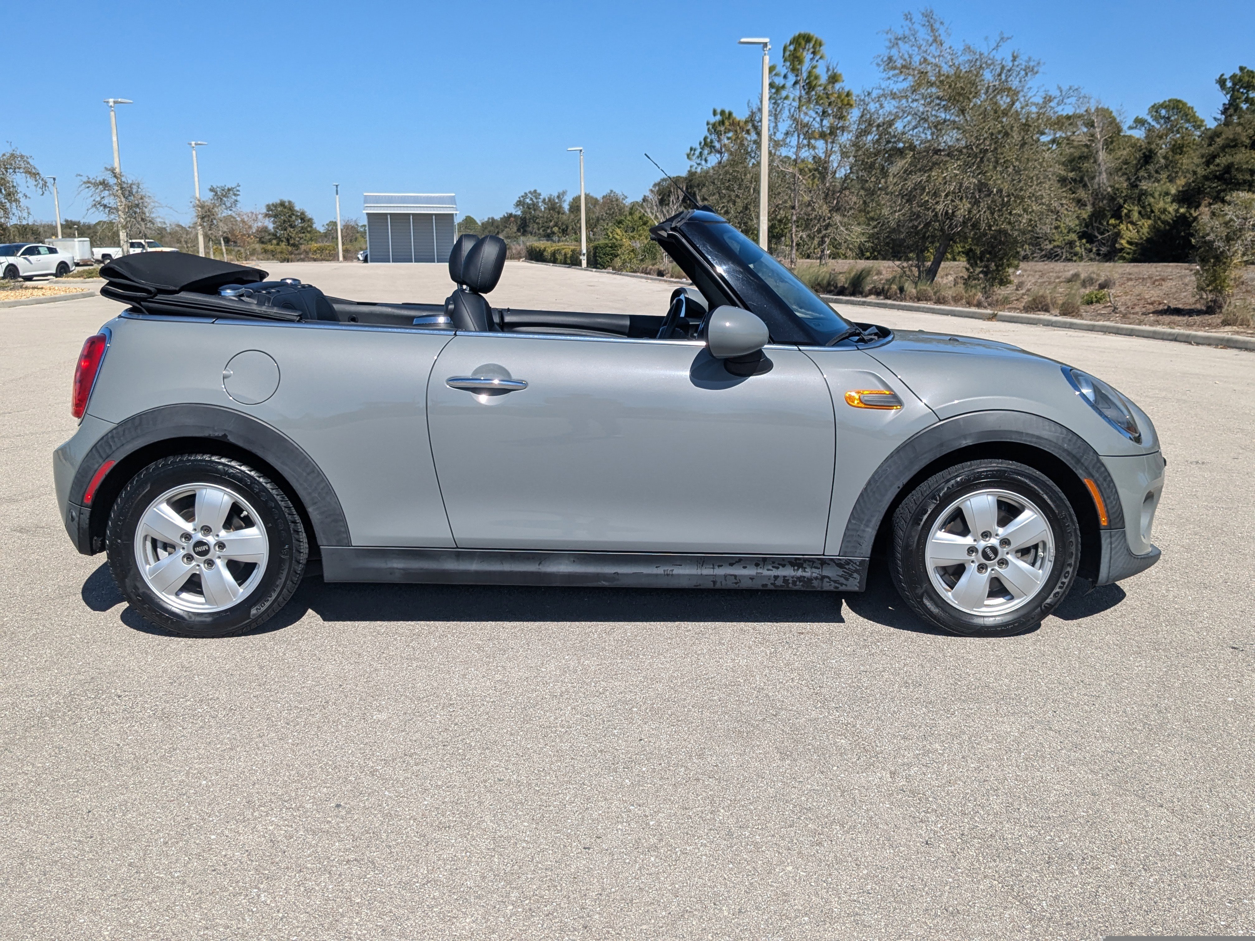 Used 2019 MINI Cooper Convertible image 3