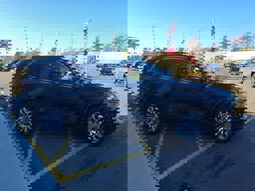 Used 2022 Ford Escape Titanium image 6