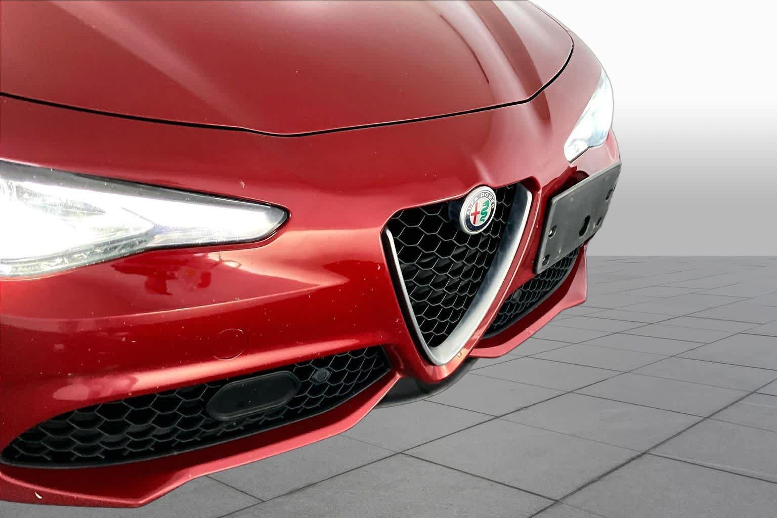 Used 2018 Alfa Romeo Giulia Ti Sport w/ Quick Order Package 22S Sport AWD/4WD image 29
