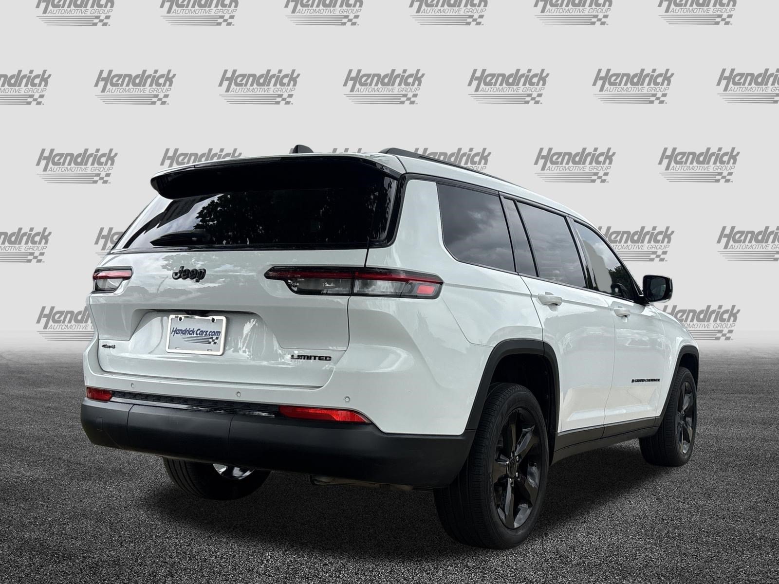 Used 2024 Jeep Grand Cherokee L Limited w/ Black Appearance Package AWD/4WD image 10