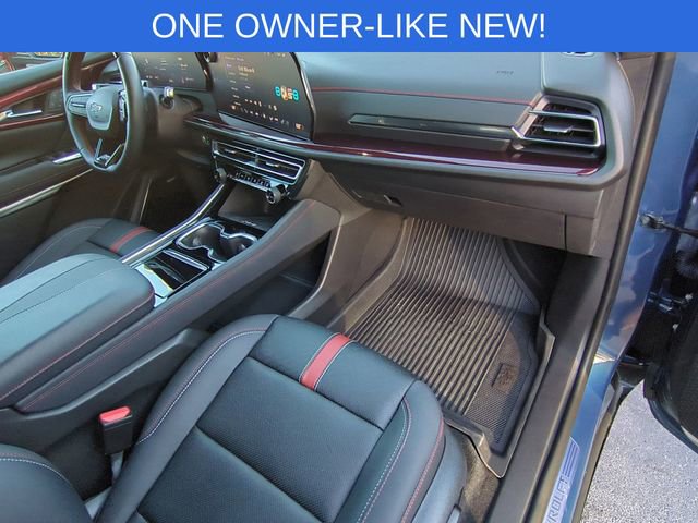 Used 2025 Chevrolet Traverse RS image 39