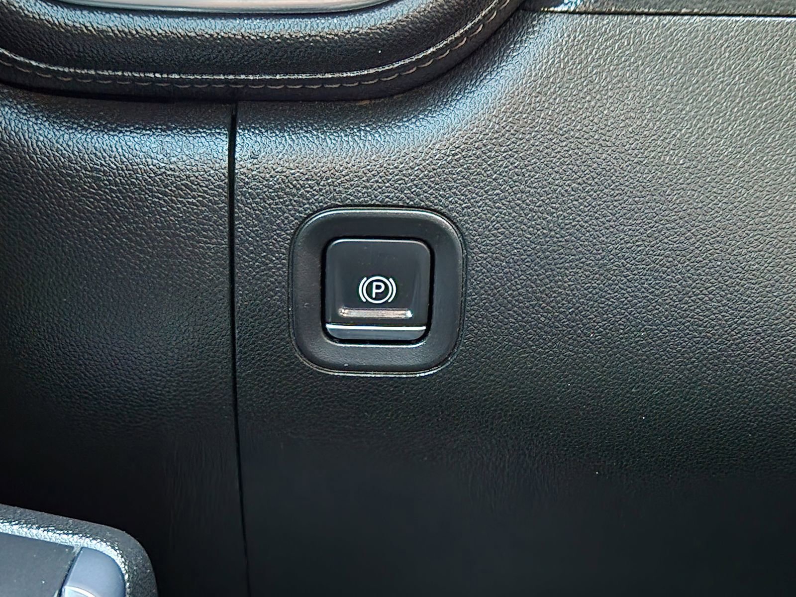 Used 2021 Chevrolet Silverado 2500 LT w/ Z71 Off-Road Package AWD/4WD image 24