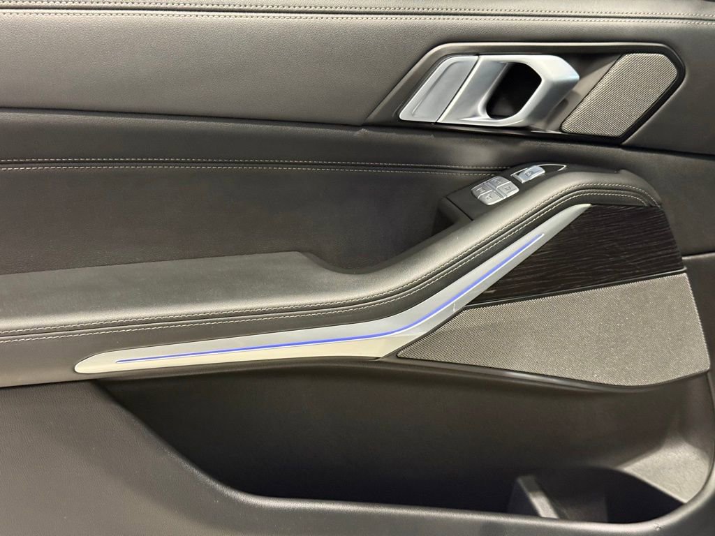 Used 2025 BMW X7 M60i image 19