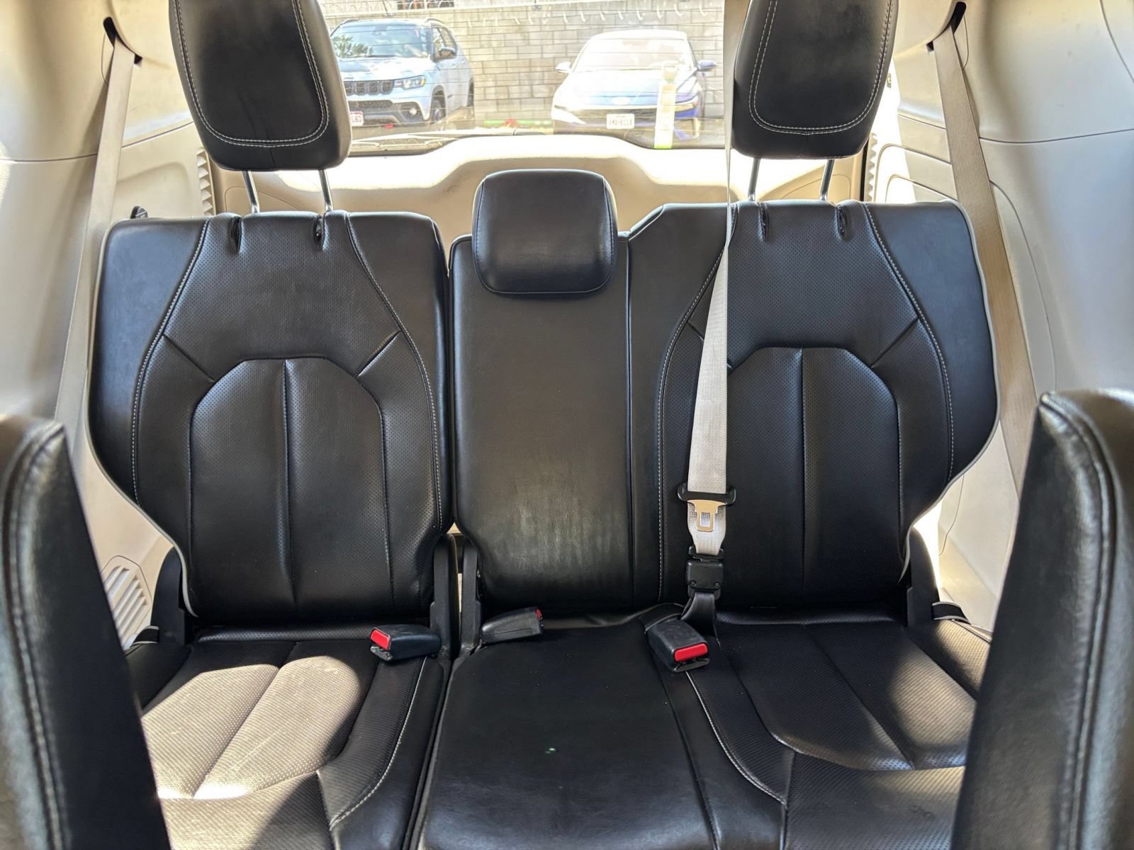 Used 2023 Chrysler Pacifica Limited FWD image 32