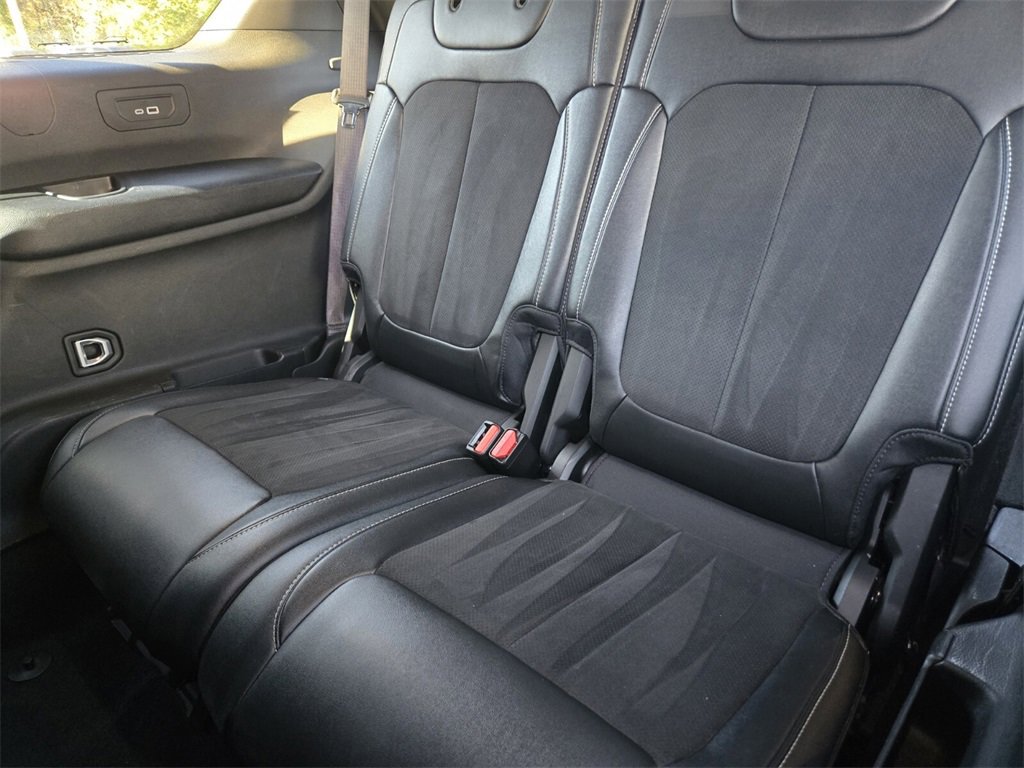 Used 2024 Jeep Grand Cherokee L Laredo image 13