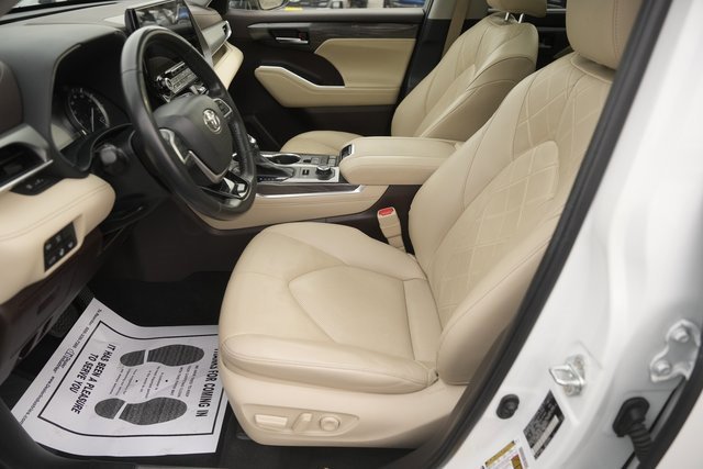 Used 2022 Toyota Highlander Platinum image 9
