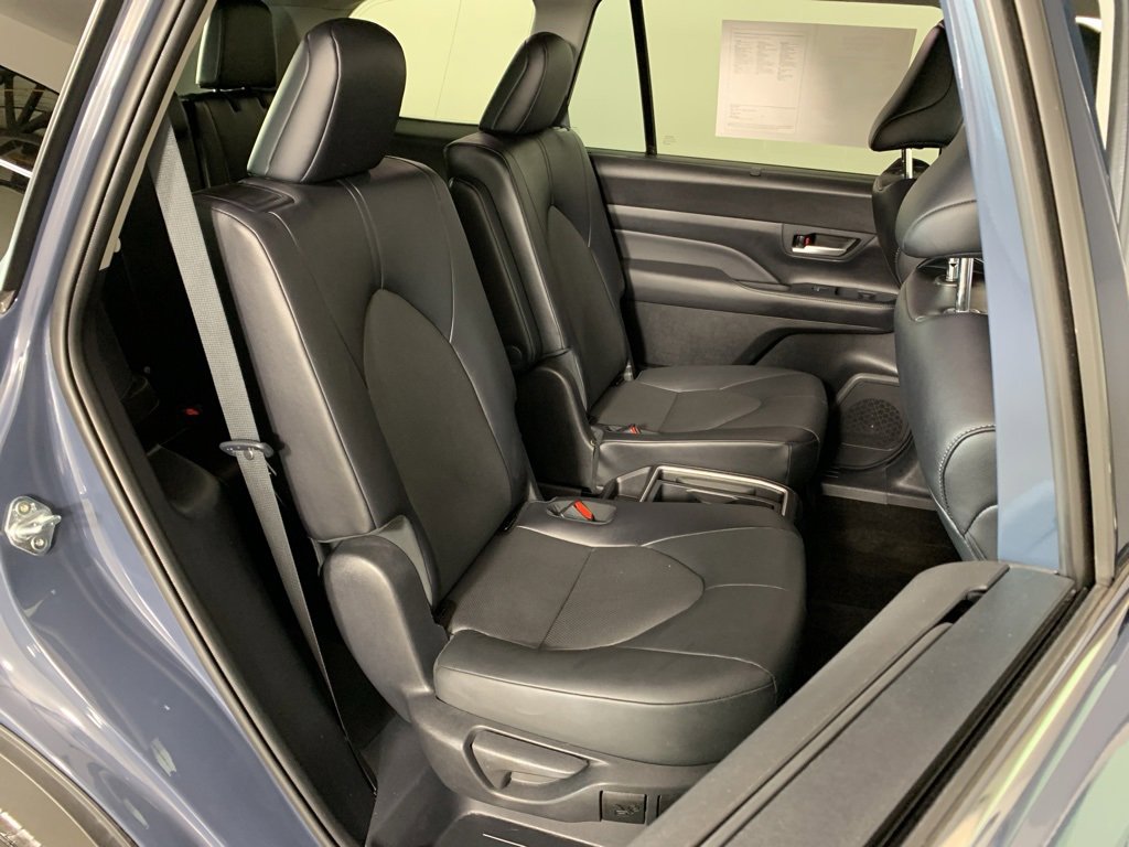 Used 2025 Toyota Grand Highlander AWD image 40