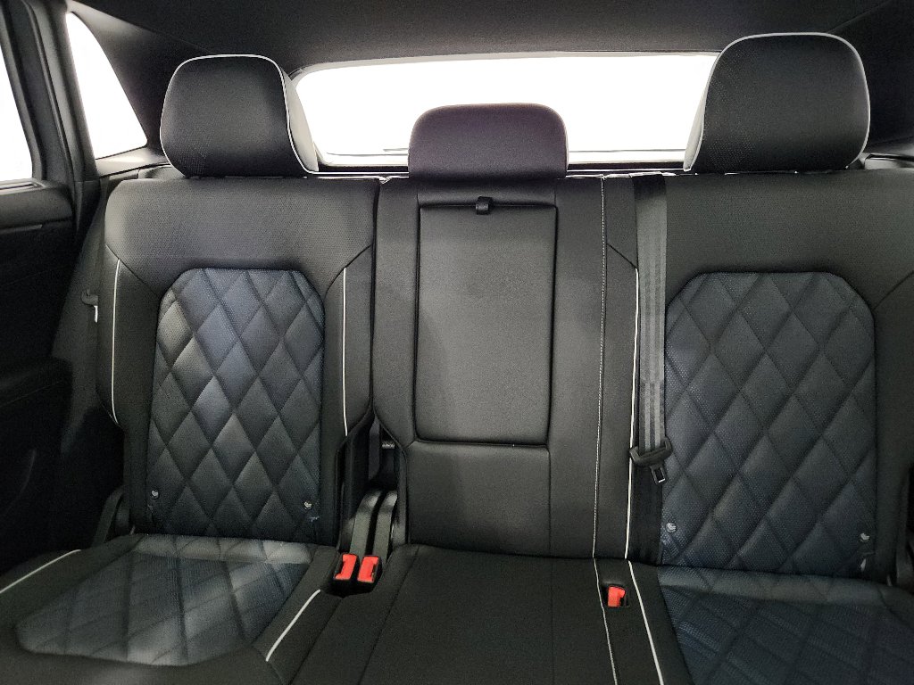 New 2026 Volkswagen Atlas Cross Sport SEL Premium R-Line image 32