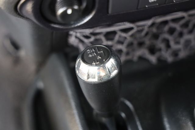Used 2016 Jeep Wrangler Unlimited Rubicon w/ Connectivity Group AWD/4WD image 22