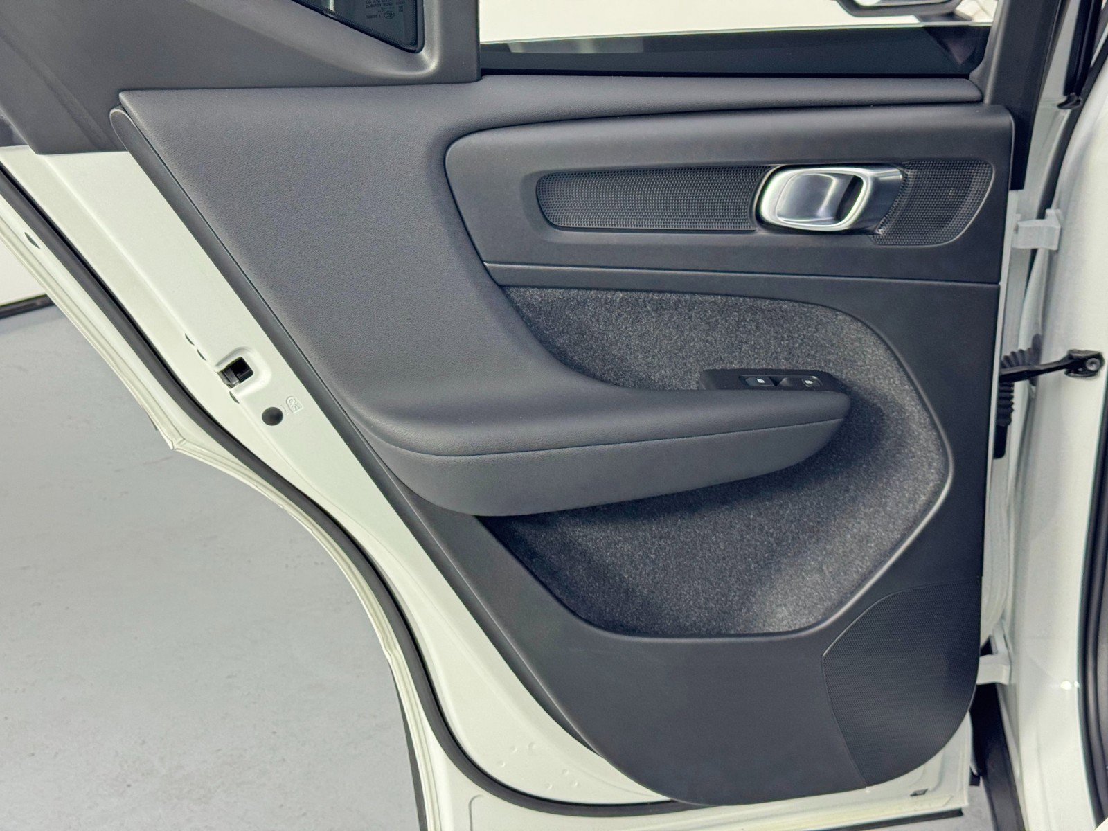 Used 2021 Volvo XC40 P8 Recharge w/ Advanced Package image 42