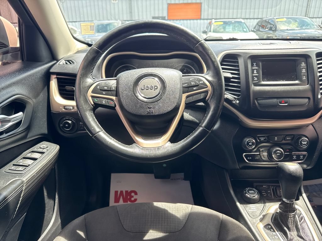 Used 2015 Jeep Cherokee Latitude AWD/4WD image 13