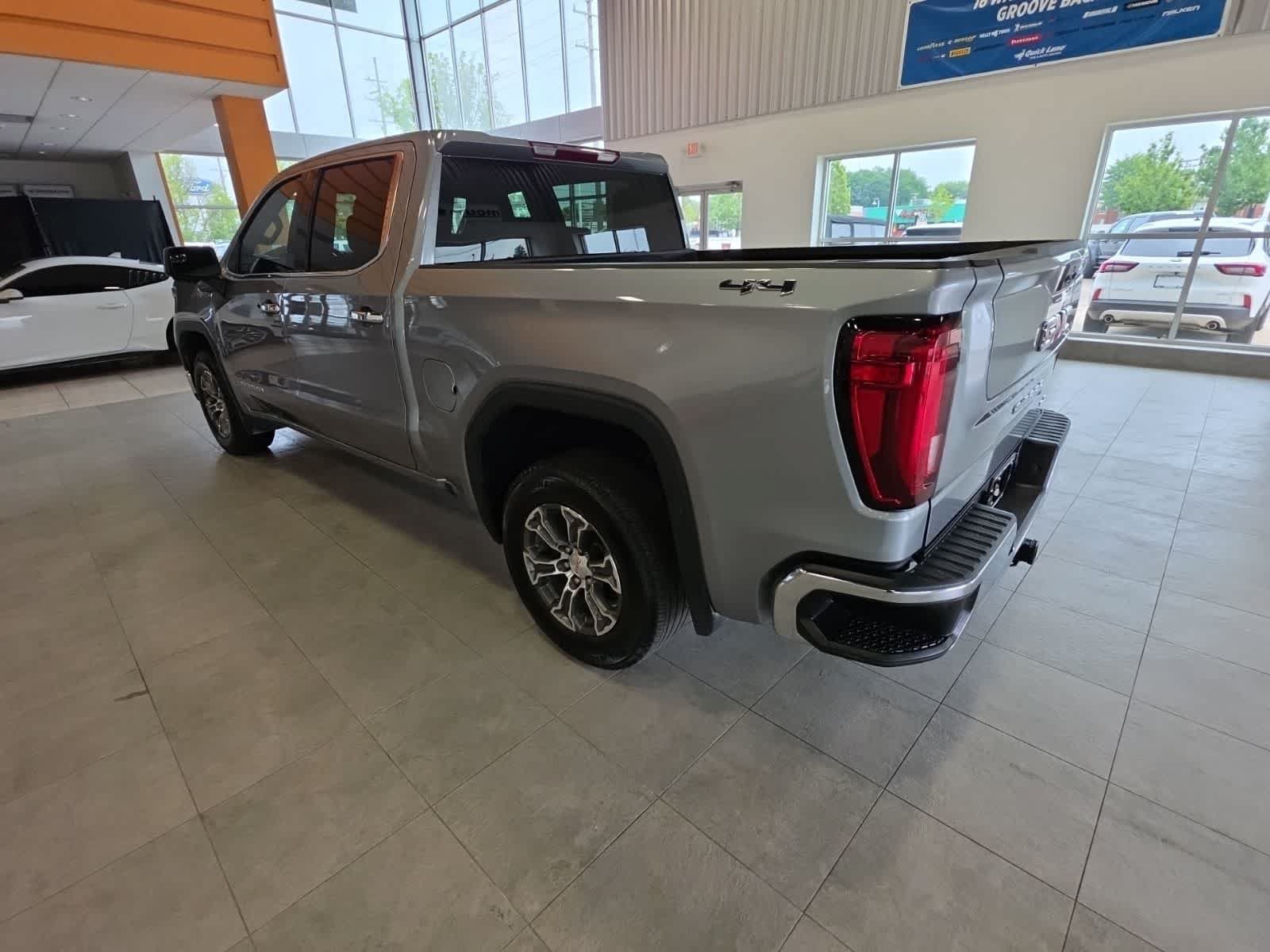 Used 2025 GMC Sierra 1500 SLT AWD/4WD image 15