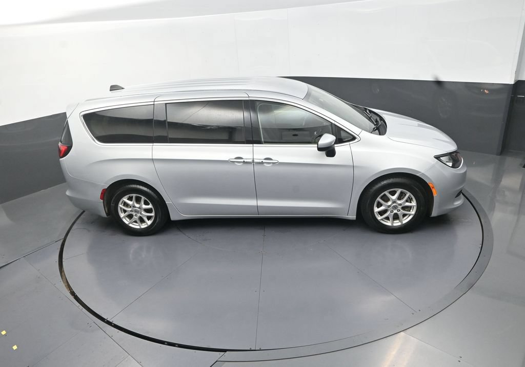 Used 2022 Chrysler Voyager LX FWD image 22
