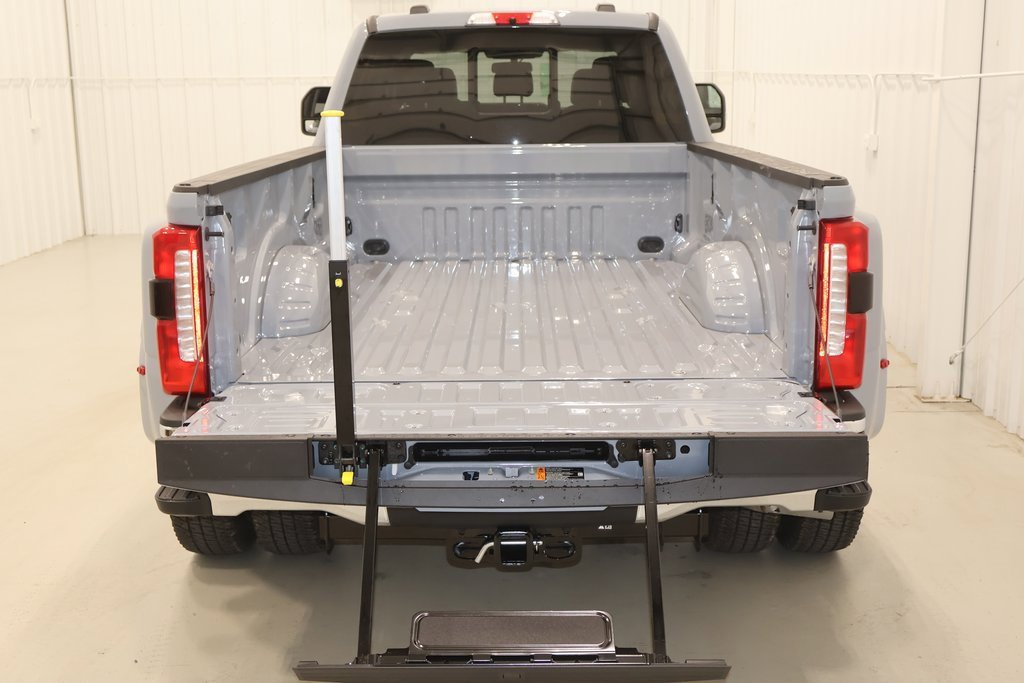 New 2025 Ford F350 Lariat w/ Lariat Ultimate Package image 32