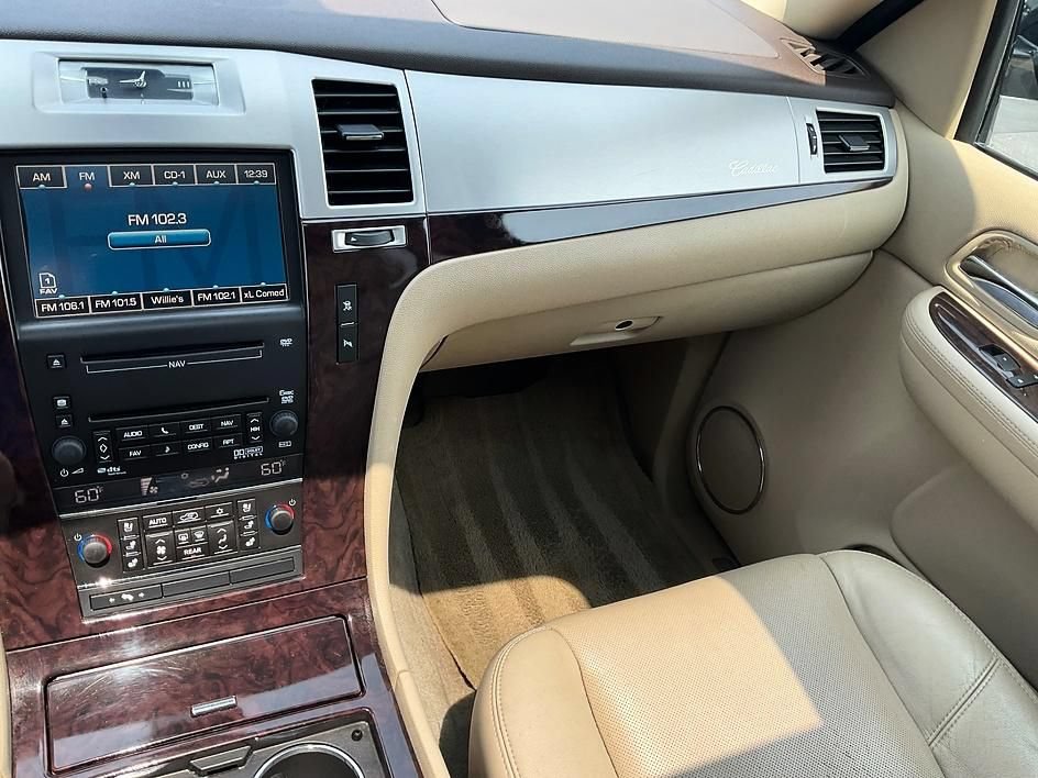 Used 2009 Cadillac Escalade AWD image 5