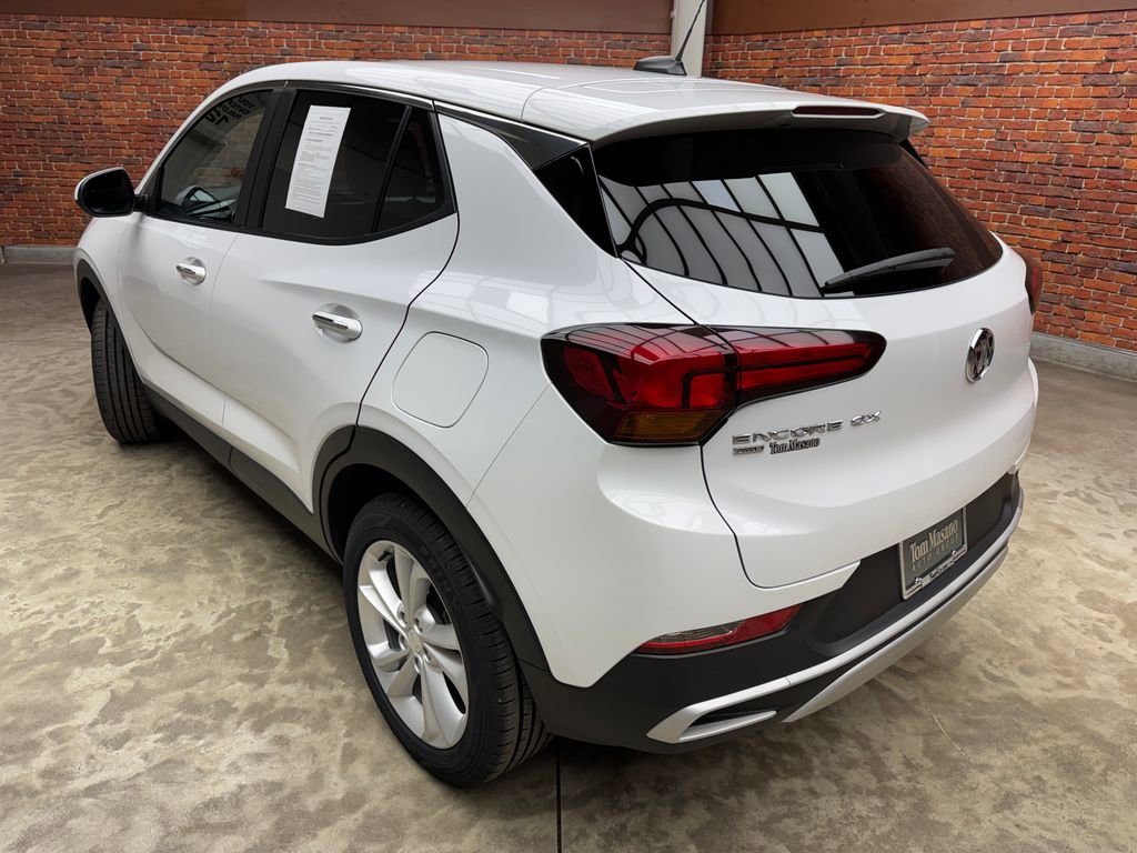 Used 2022 Buick Encore GX Preferred w/ Cold Weather Comfort Package image 2